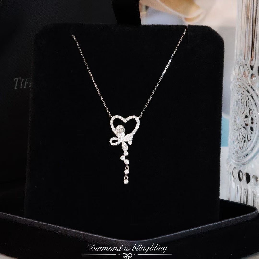 14k Gold 0.40 Ct Natural H Diamond Necklace: Ref:231123223 // gold content:14k gold // main gemstone:diamond // shape:multiple // carat weight:0. 40ct // clarity grade:vs-si // color:h // treatment:natural // High Estimate: 3000Condition: