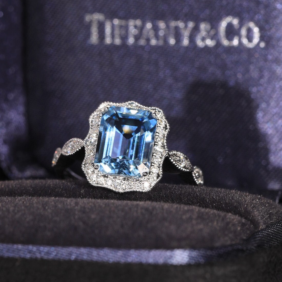 14k Gold 3.31 Ct Vivid Blue Natural Aquamarine & Diamond Ring - 2