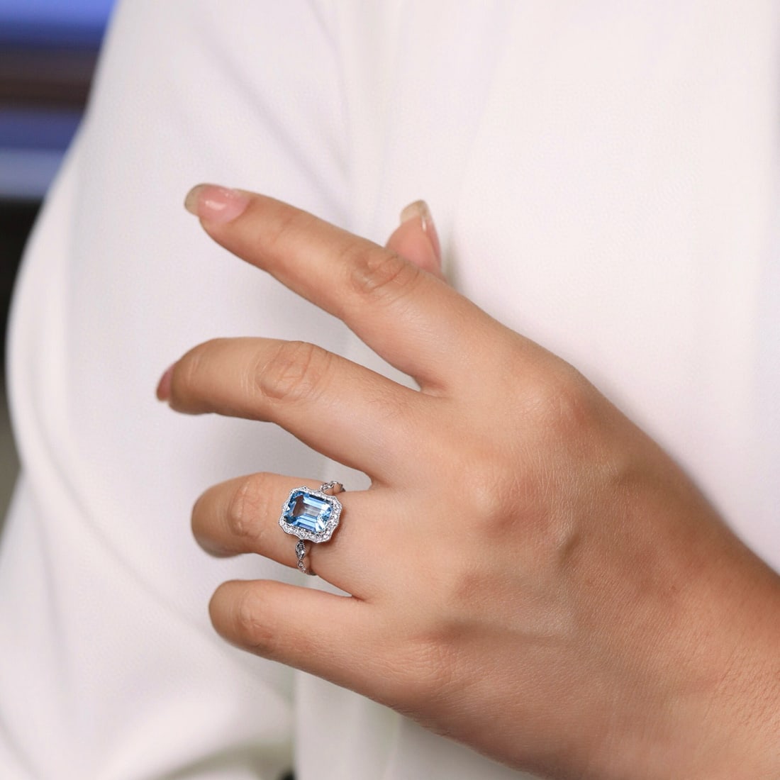 14k Gold 3.31 Ct Vivid Blue Natural Aquamarine & Diamond Ring - 4