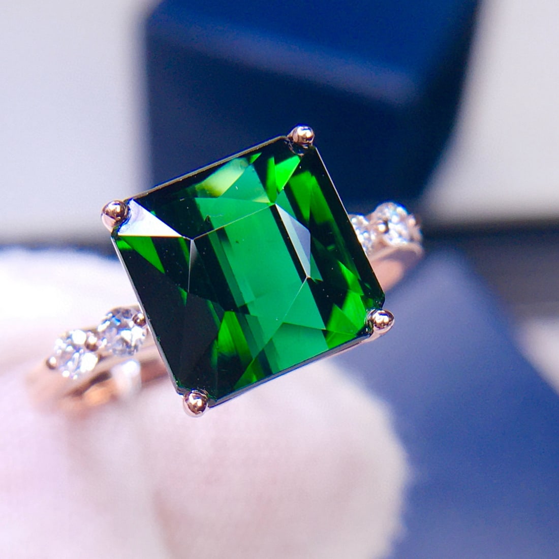 14k Gold 5.2 Ct Natural Tourmaline & Diamond Ring: Ref:231123242 // gold content:14k gold // ring size:7. 25us // // main gemstone:tourmaline // shape:octagonal // carat weight:5. 2ct // color:green // treatment:natural // // adjacent gemstone 2 : dia