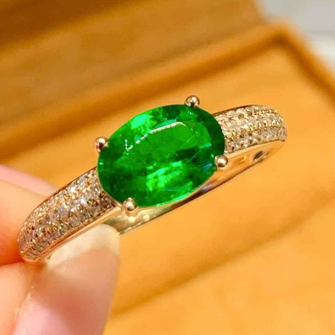 14k Gold 1 Ct Natural Emerald & Diamond Ring: Ref:231123256 // gold content:14k gold // ring size:7. 25us // // main gemstone:emerald // shape:oval // carat weight:1ct // color:green // treatment:natural // // adjacent gemstone 2 : diamond //