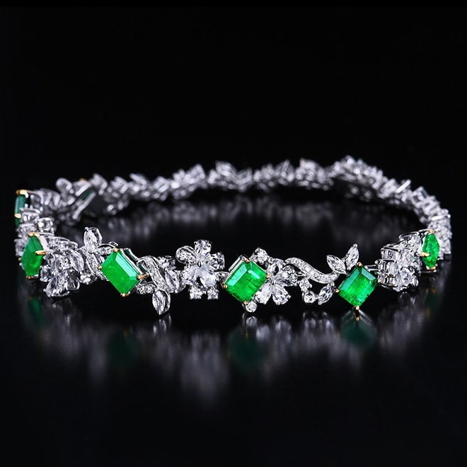 14k Gold 3.19 Ctw Vivid Green Natural Emerald & Diamond Bracelet: Ref:231124012 // gold content:14k gold // main gemstone:emerald // shape:octagonal // carat weight:2. 97ct // color:vivid green // treatment:natural // // adjacent gemstone 2 : diamond // number of