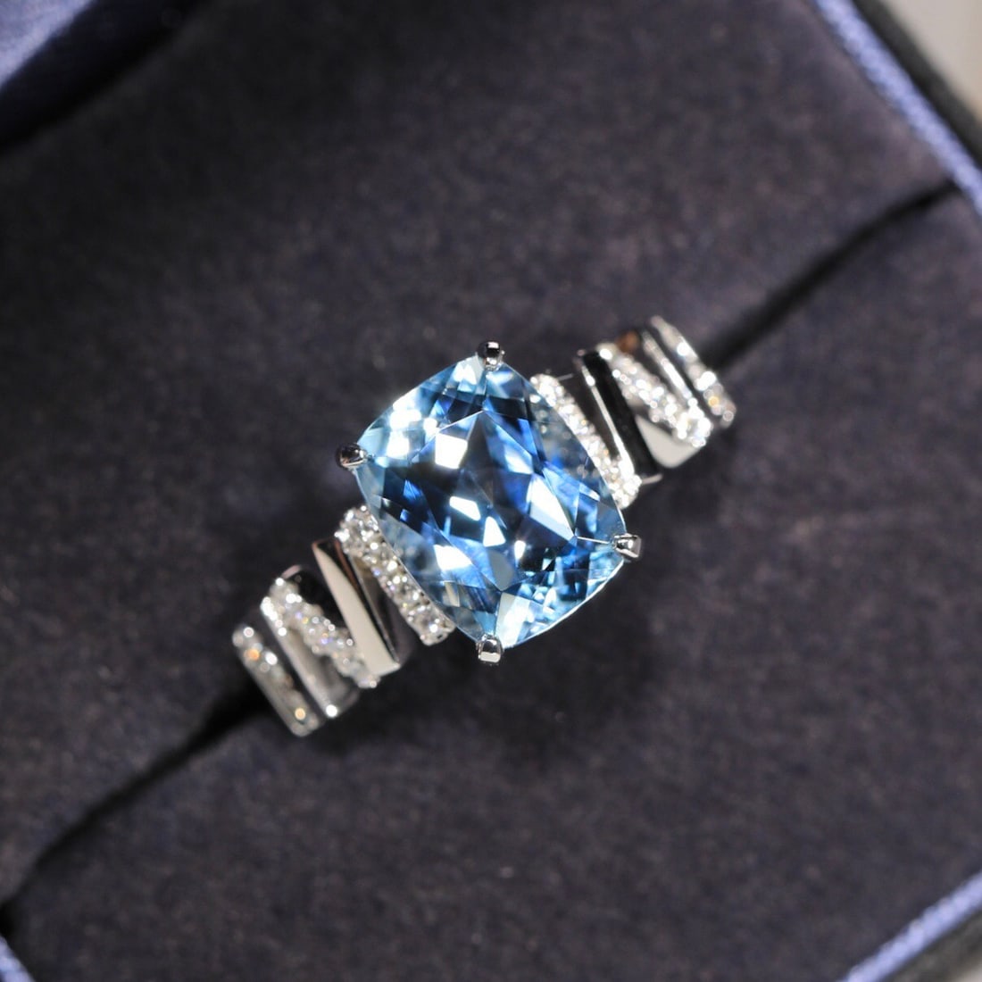 14k Gold 2.32 Ct Natural Aquamarine & Diamond Ring - 4