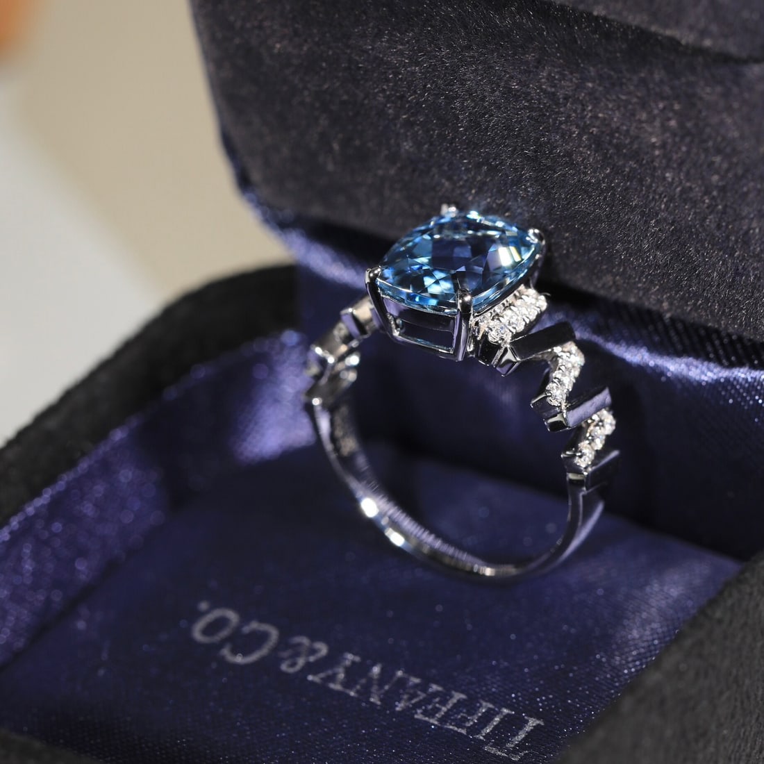 14k Gold 2.32 Ct Natural Aquamarine & Diamond Ring - 8