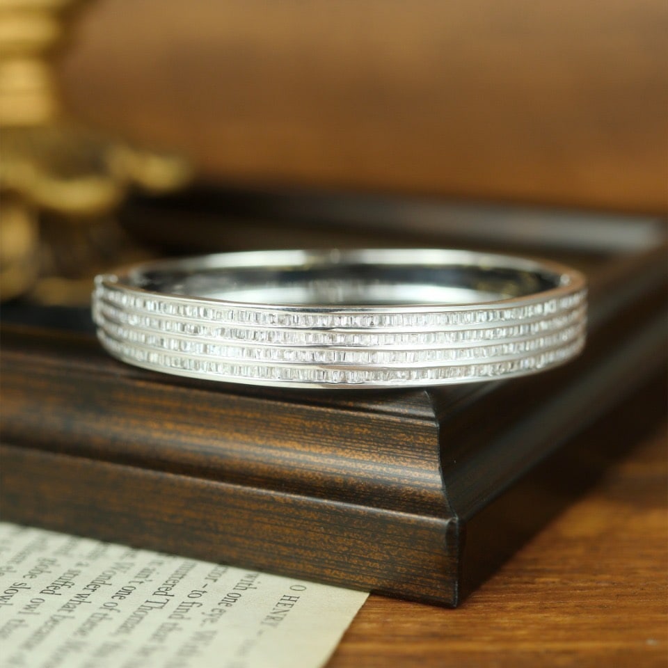 14k Gold 3.5 Ct Natural H Diamond Bangle: Ref:231124076 // gold content:14k gold // main gemstone:diamond // shape:baguette // carat weight:3. 5ct // clarity grade:vs-si // color:h // treatment:natural // Condition: NewLow Estimate: