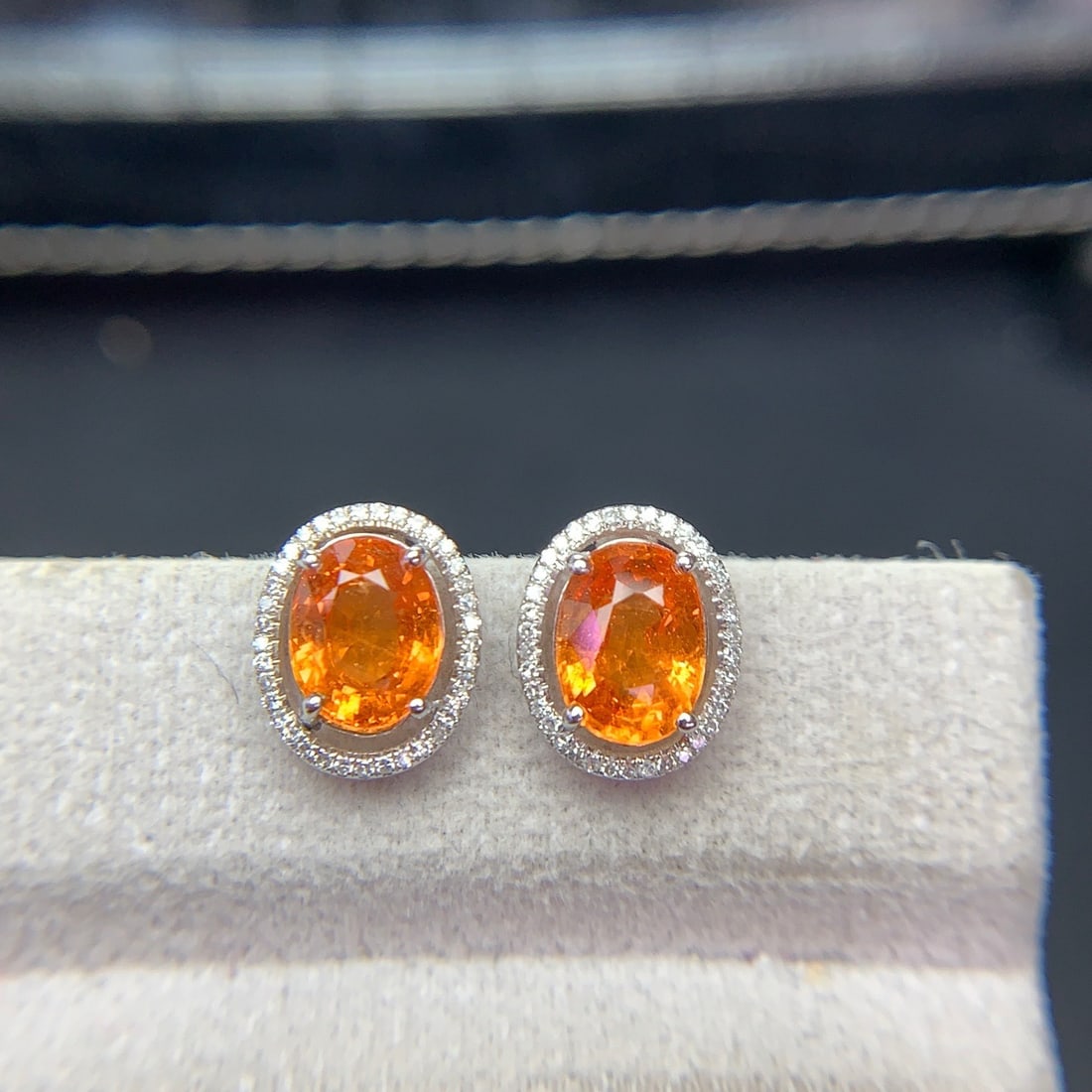 14k Gold 3.8 Ct Natural Spessartine & Diamond Earrings: Ref:231124092 // gold content:14k gold // main gemstone:spessartine // shape:oval // carat weight:3. 8ct // color:orange // treatment:natural // // adjacent gemstone 2 : diamond // shape:round //