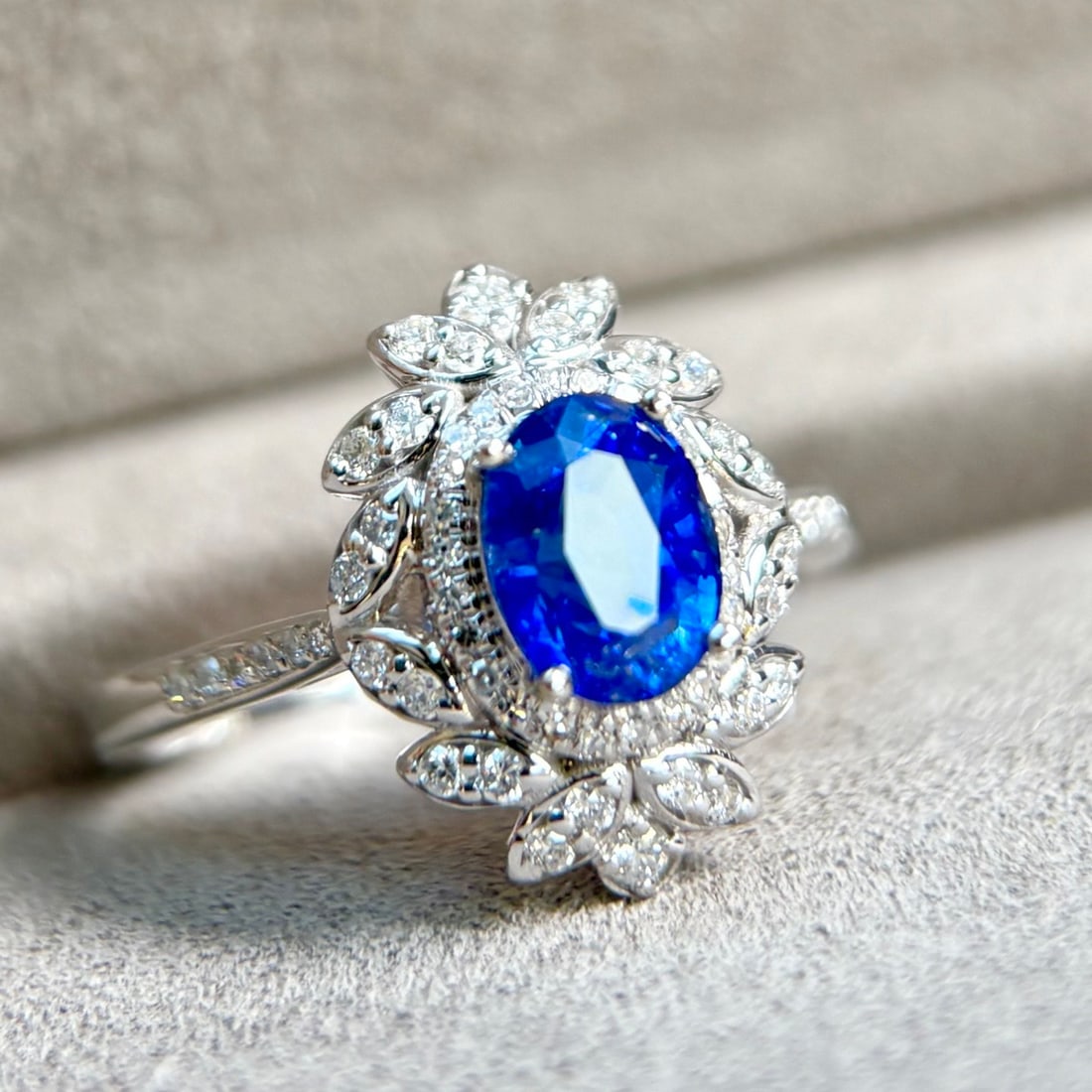 14k Gold 1.69 Ctw Vivid Blue Natural Sapphire & Diamond Ring - 2