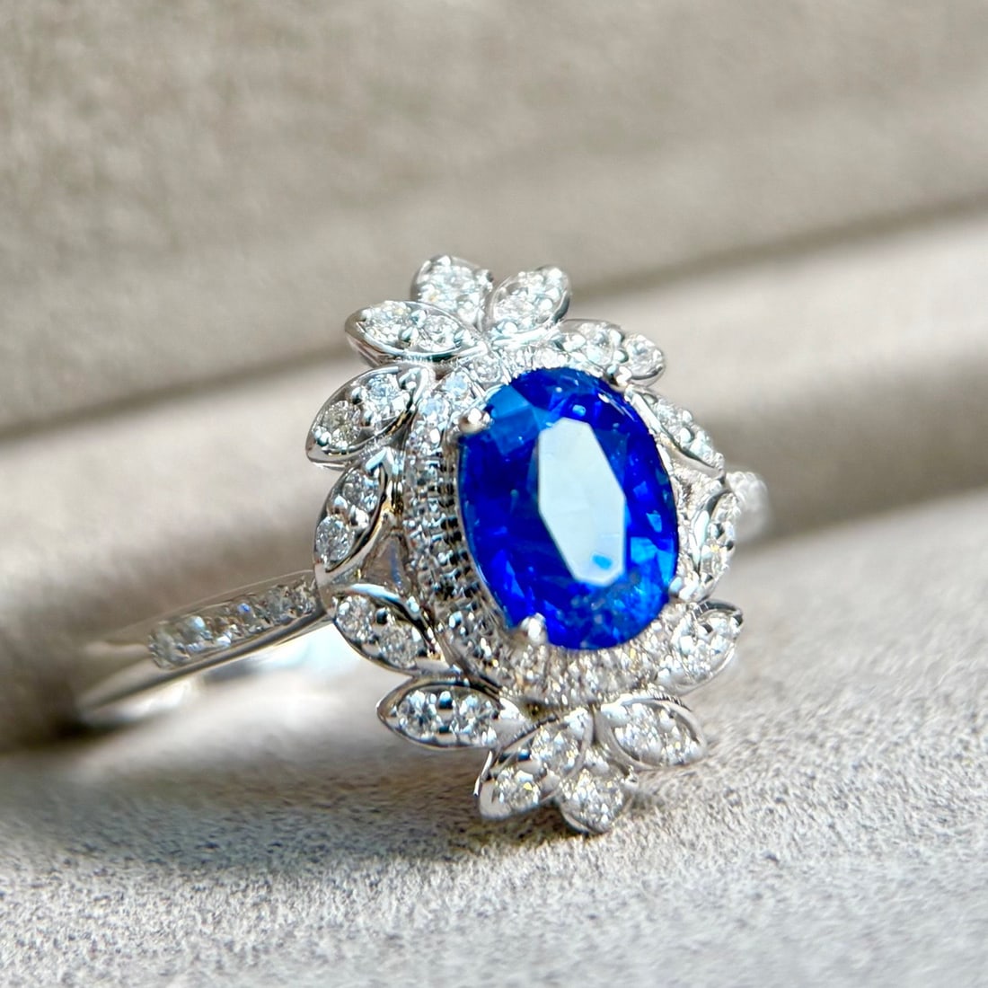 14k Gold 1.69 Ctw Vivid Blue Natural Sapphire & Diamond Ring - 4