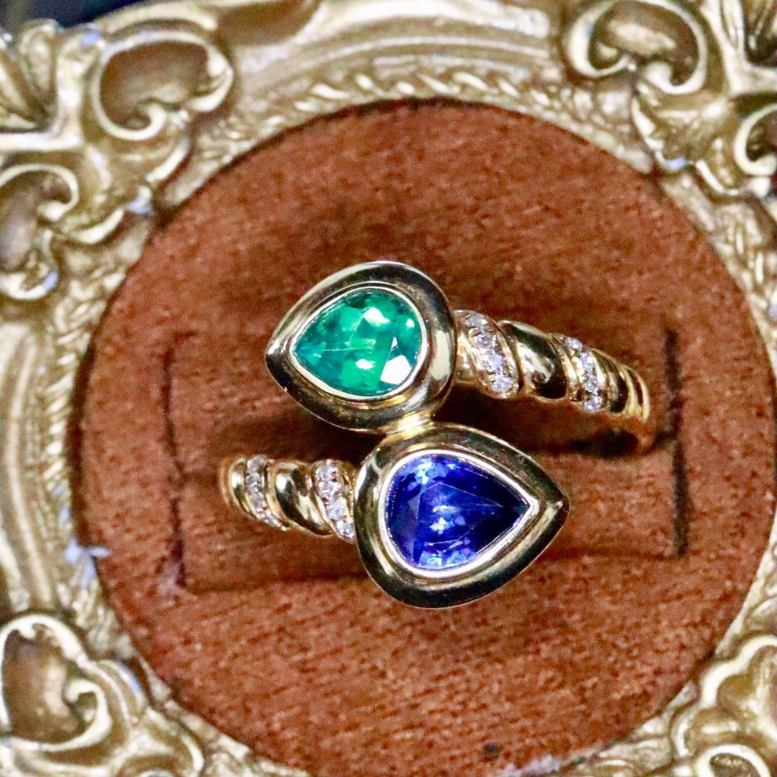 14k Gold 0.75 Ctw Natural Sapphire & Emerald & Toi Et Moi Ring: Ref:231124121 // gold content:14k gold // ring size:7. 25us // // main gemstone:sapphire // shape:pear // carat weight:0. 42ct // color:blue // treatment:natural // // adjacent gemstone 2 :