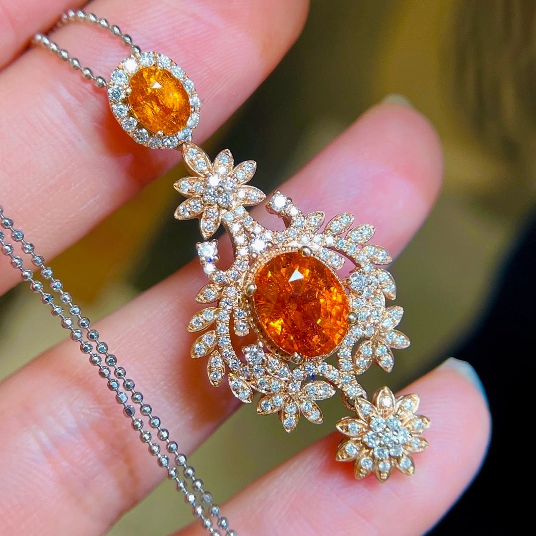 14k Gold 5.4 Ctw Natural Spessartine & Diamond Pendant( Without Chain ): Ref:231124133 // gold content:14k gold // main gemstone:spessartine // shape:oval // carat weight:4. 5ct // color:orange // treatment:natural // // adjacent gemstone 2 : diamond // shape:round //