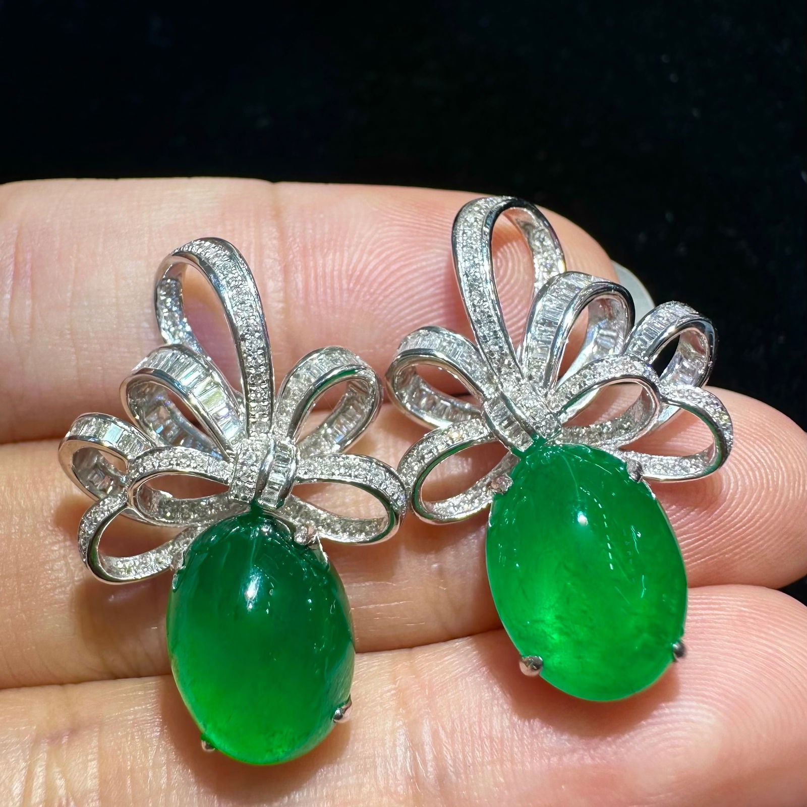 14k Gold 10.37 Ctw Vivid Green Natural Emerald & Diamond Earrings: Ref:231124140 // gold content:14k gold // main gemstone:emerald // shape:oval // carat weight:9. 42ct // color:vivid green // treatment:natural // // adjacent gemstone 2 : diamond // shape:multiple //