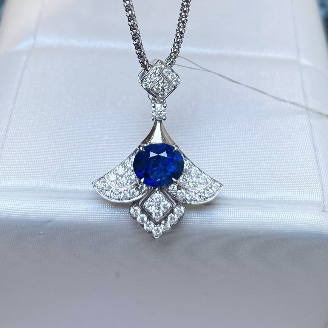14k Gold 1.61 Ctw Vivid Blue Natural Sapphire & Diamond Pendant( Without Chain ): Ref:231124143 // gold content:14k gold // main gemstone:sapphire // shape:oval // carat weight:1. 23ct // color:vivid blue // treatment:natural // // adjacent gemstone 2 : diamond // shape:round //