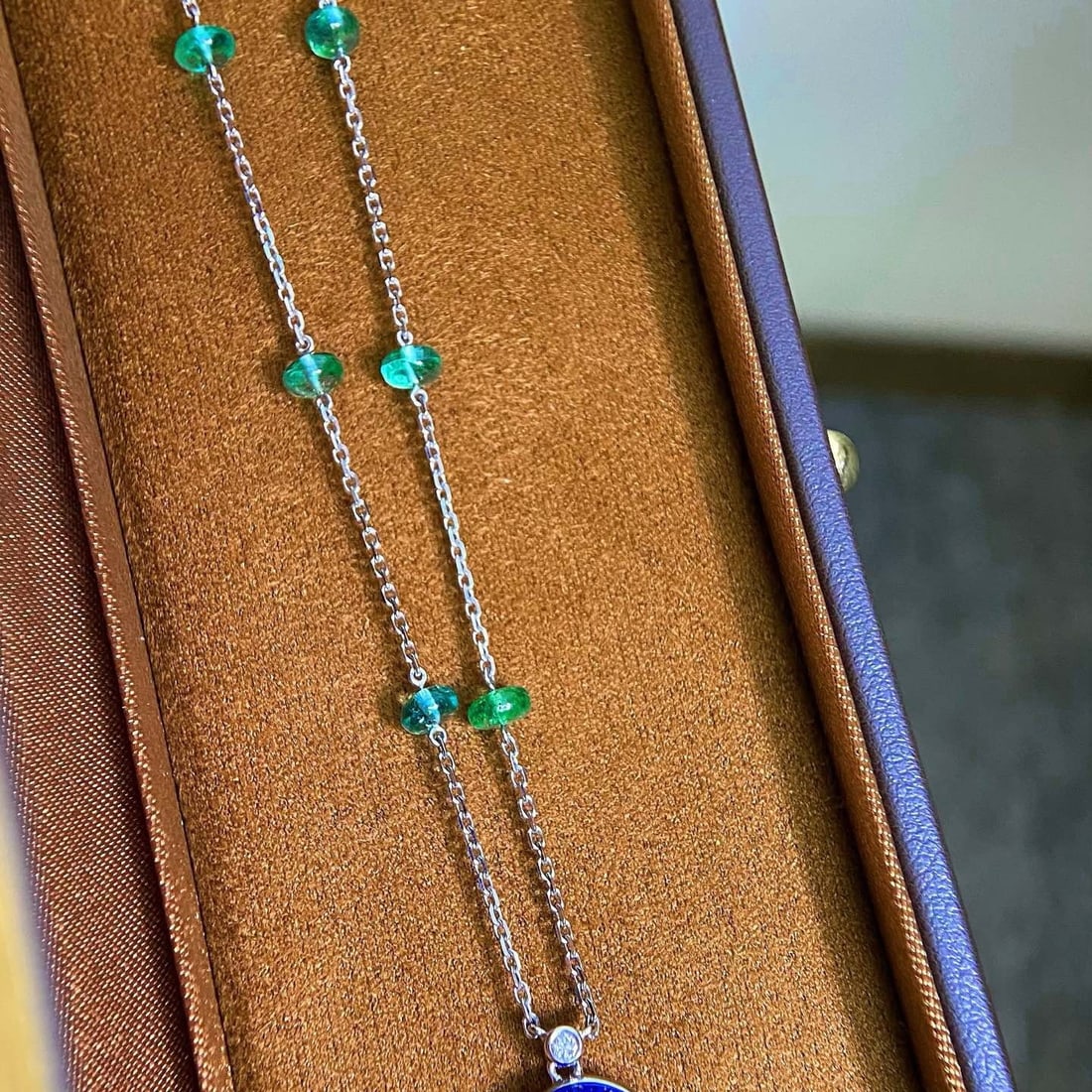 14k Gold 16.70 Ctw Natural Tanzanite & Emerald Necklace - 2