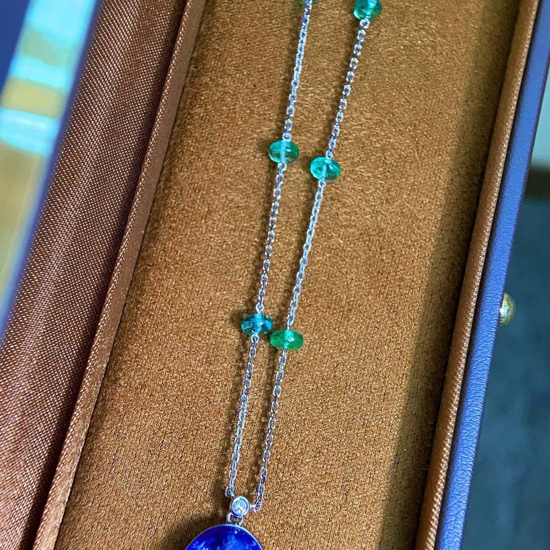 14k Gold 16.70 Ctw Natural Tanzanite & Emerald Necklace - 3