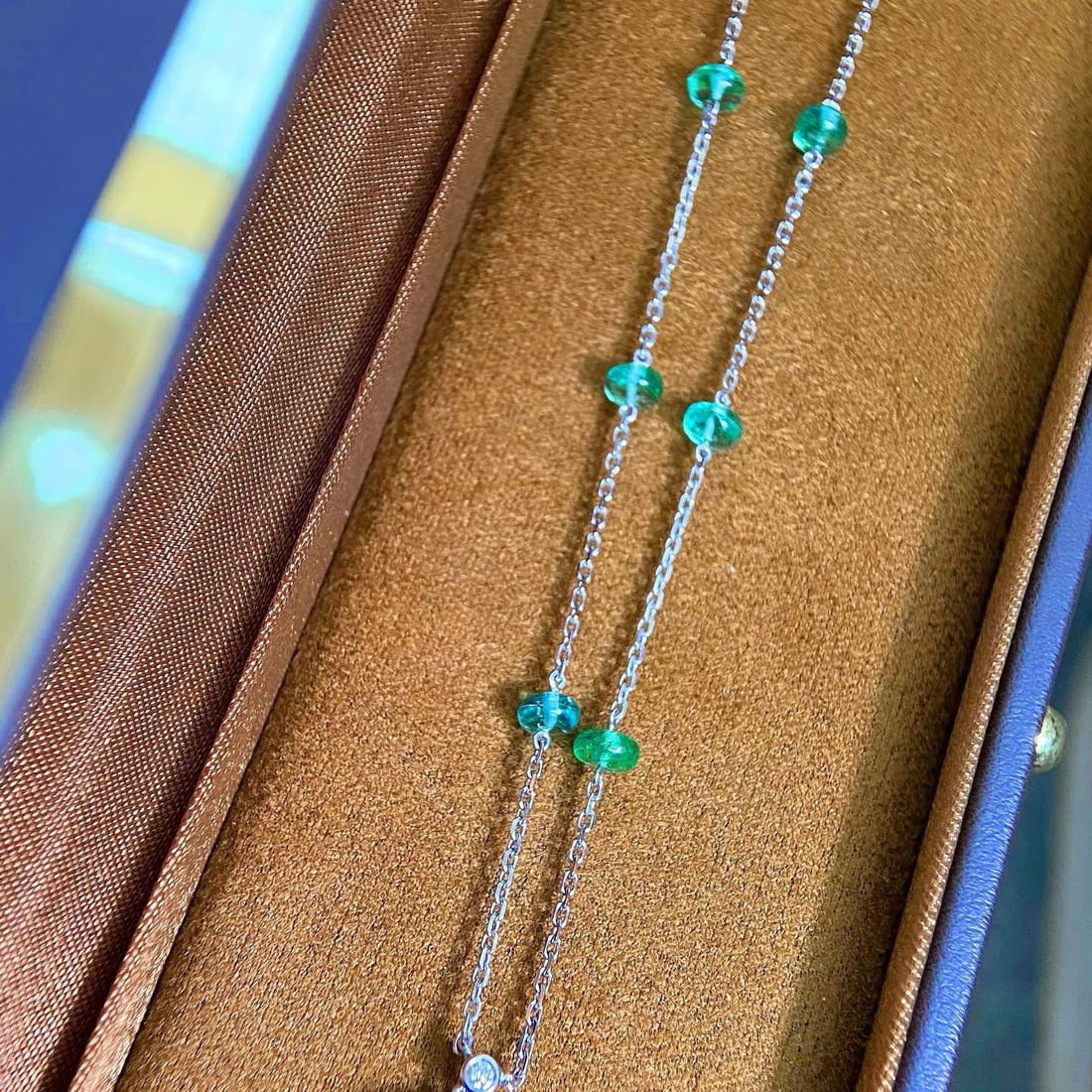 14k Gold 16.70 Ctw Natural Tanzanite & Emerald Necklace - 4