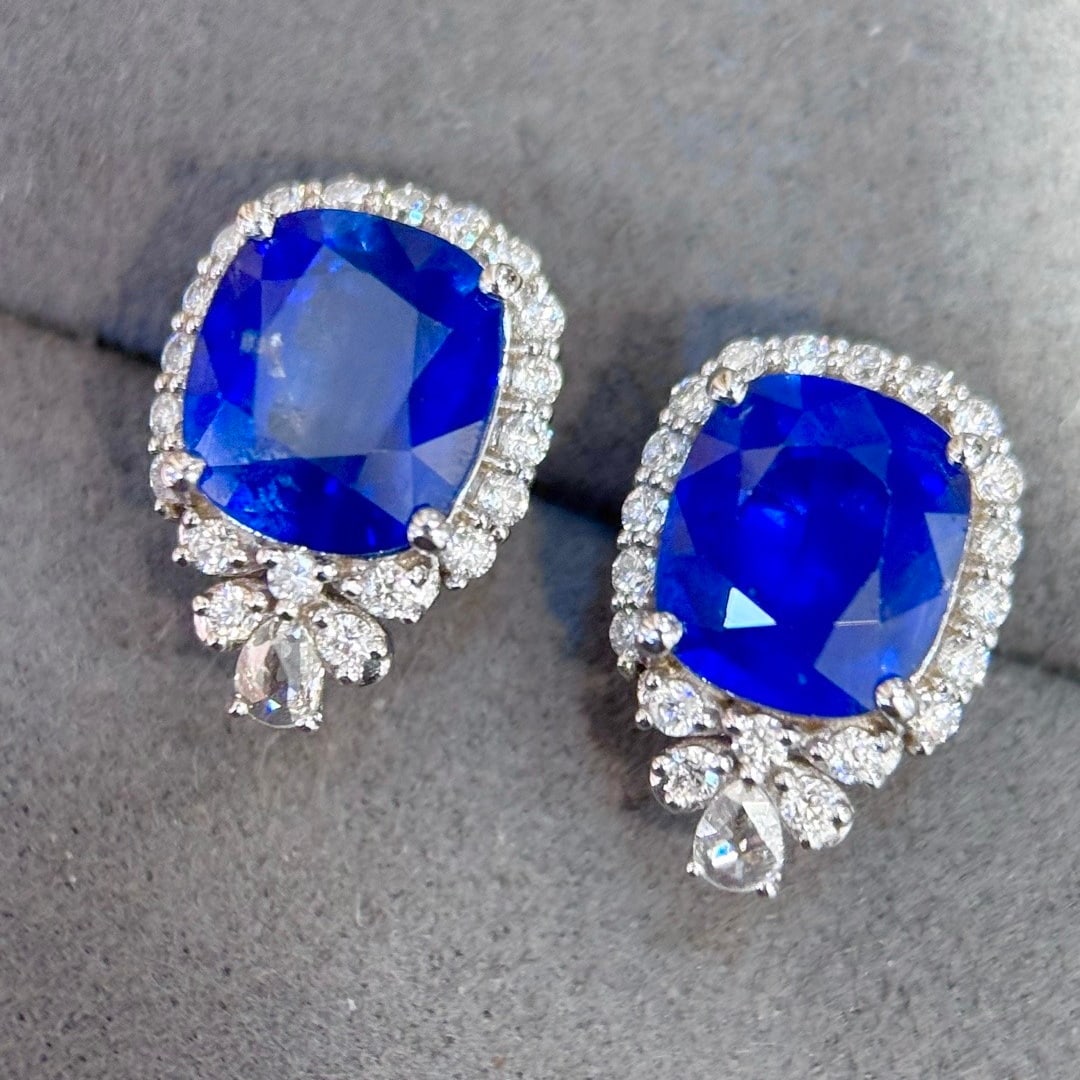 14k Gold 5.43 Ctw Vivid Blue Natural Sapphire & Diamond Earrings: Ref:231124161 // gold content:14k gold // main gemstone:sapphire // shape:cushion // carat weight:4. 95ct // color:vivid blue // treatment:natural // // adjacent gemstone 2 : diamond // shape:round