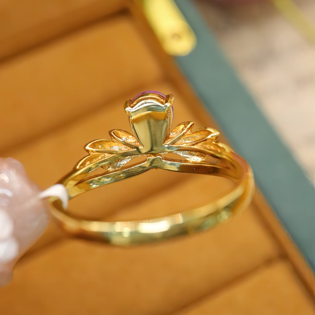 14k Gold 1.09 Ctw Natural Padparadscha Sapphire & Diamond Ring - 4