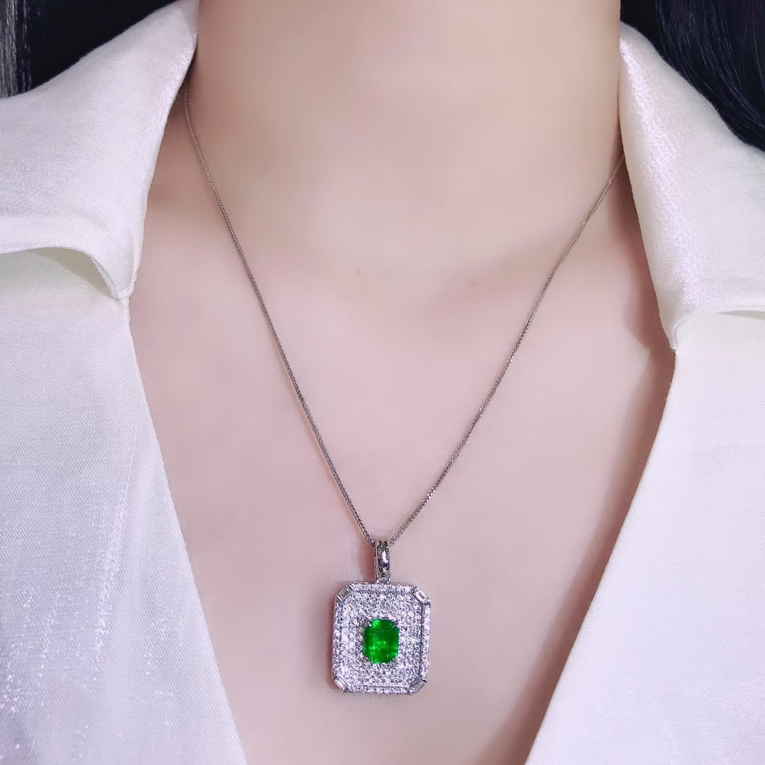 14k Gold 1.8 Ctw Vivid Green Natural Emerald & Diamond Pendant( Without Chain ) - 3