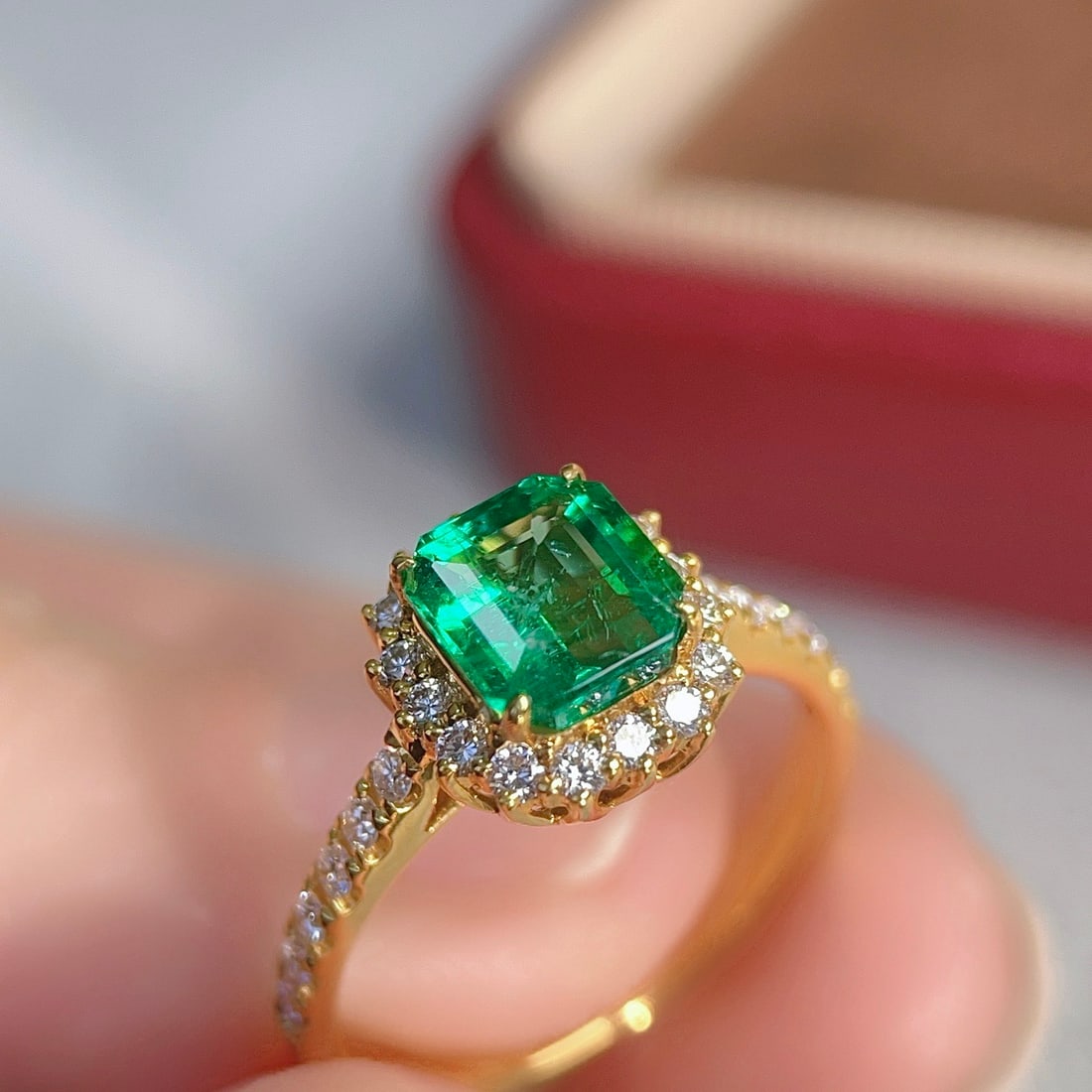 14k Gold 1.60 Ctw Natural Emerald & Diamond Ring - 2