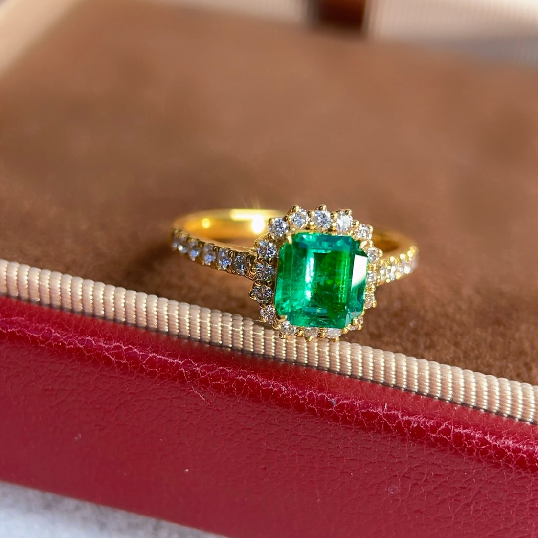 14k Gold 1.60 Ctw Natural Emerald & Diamond Ring - 5