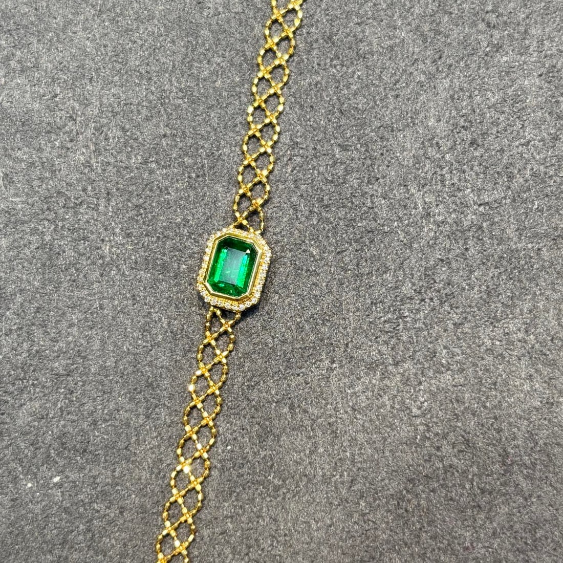 14k Gold 0.9 Ct Vivid Green Natural Emerald & Diamond Bracelet - 2