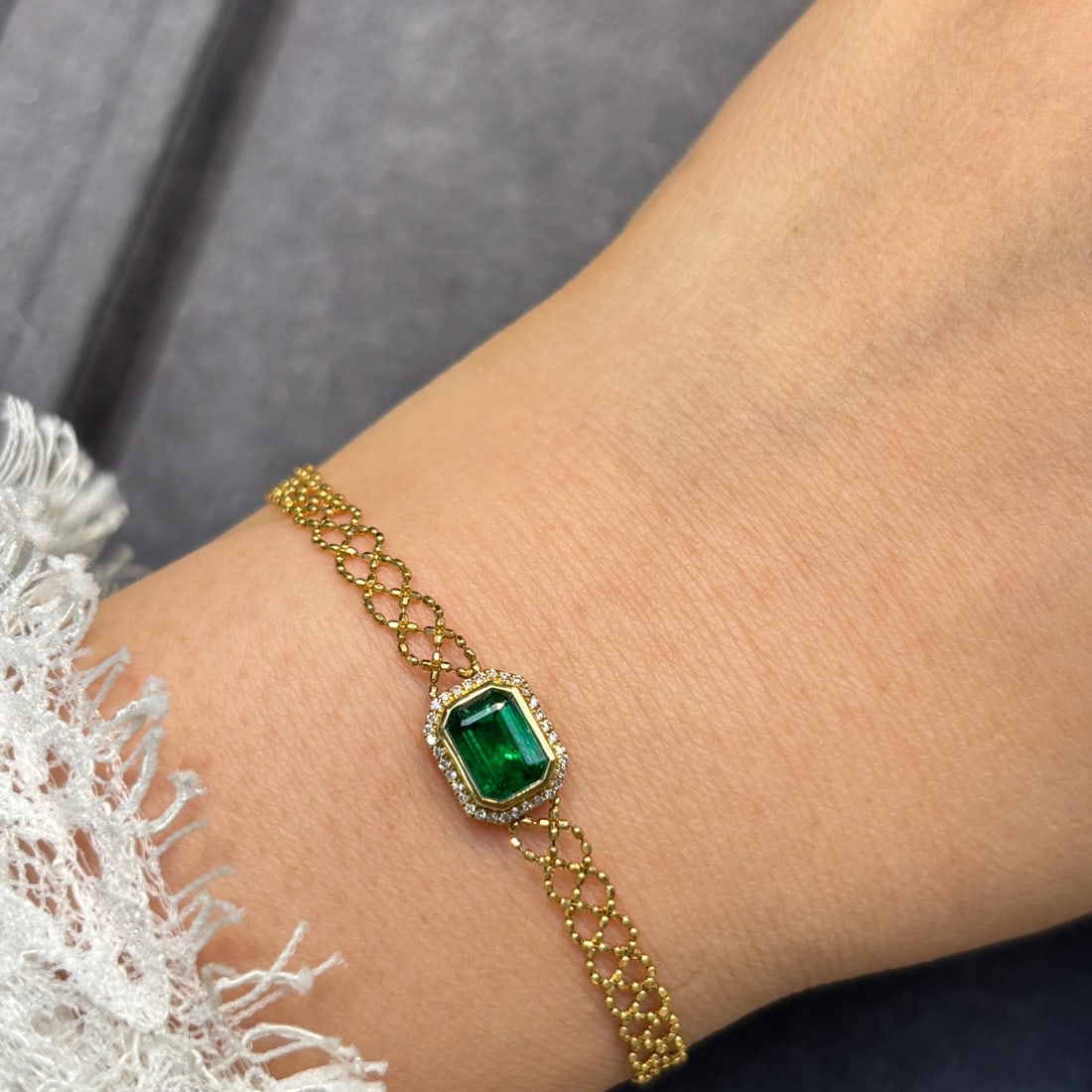 14k Gold 0.9 Ct Vivid Green Natural Emerald & Diamond Bracelet - 3