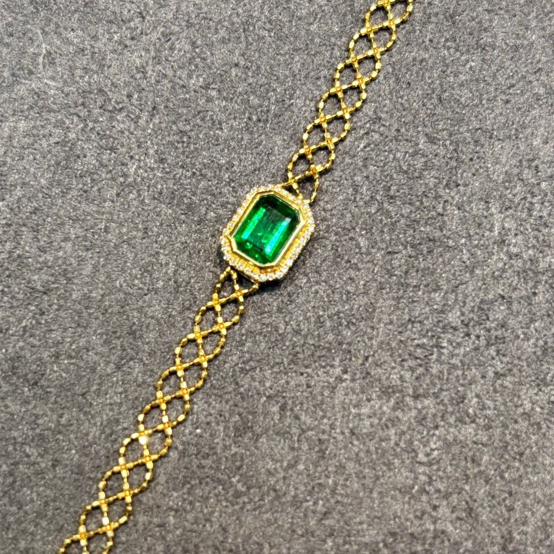 14k Gold 0.9 Ct Vivid Green Natural Emerald & Diamond Bracelet - 5