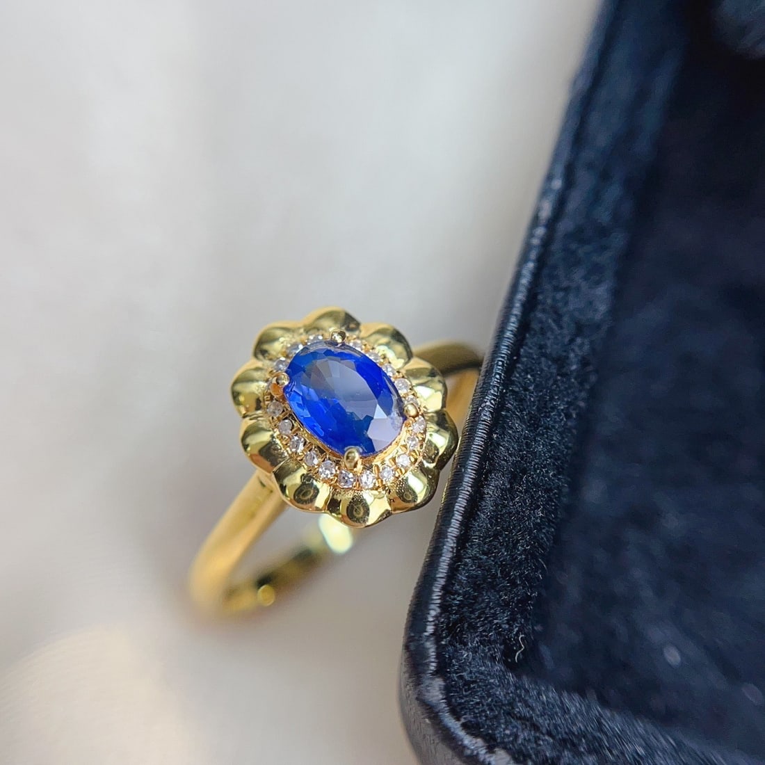 14k Gold 0.75 Ct Natural Sapphire & Diamond Ring - 3