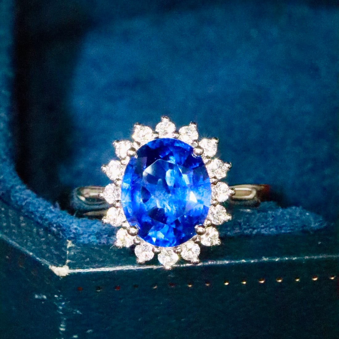 14k Gold 1.91 Ctw Natural Sapphire & Diamond Ring: Ref:231124220 // gold content:14k gold // ring size:7. 25us // // main gemstone:sapphire // shape:oval // carat weight:1. 67ct // color:blue // treatment:natural // // adjacent gemstone 2 :
