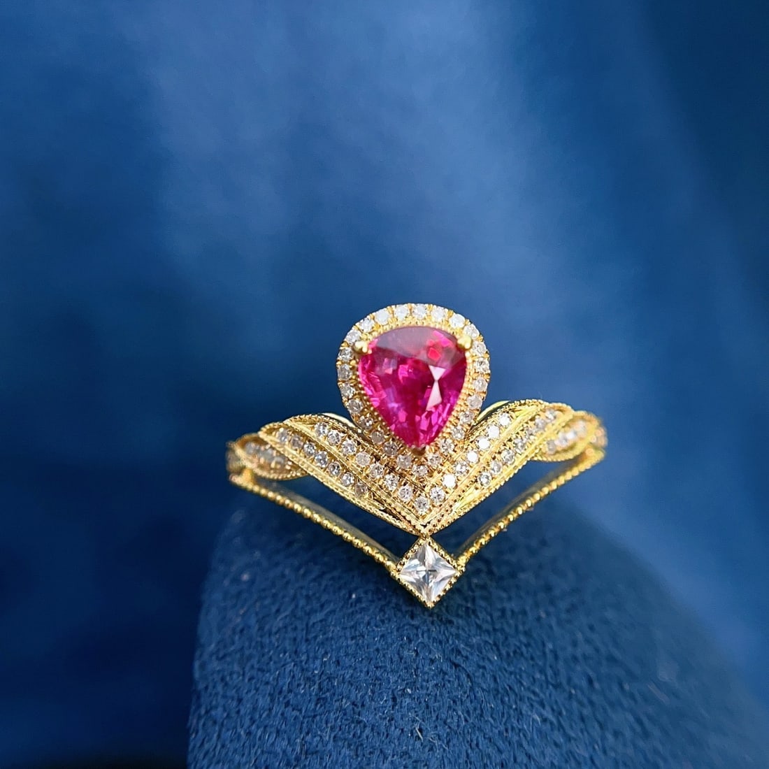 14k Gold 1.00 Ct Natural Ruby & Diamond & Sapphire Ring: Ref:231124223 // gold content:14k gold // ring size:7. 25us // // main gemstone:ruby // shape:pear // carat weight:1. 00ct // color:red // treatment:natural // // adjacent gemstone 2 : diamond //