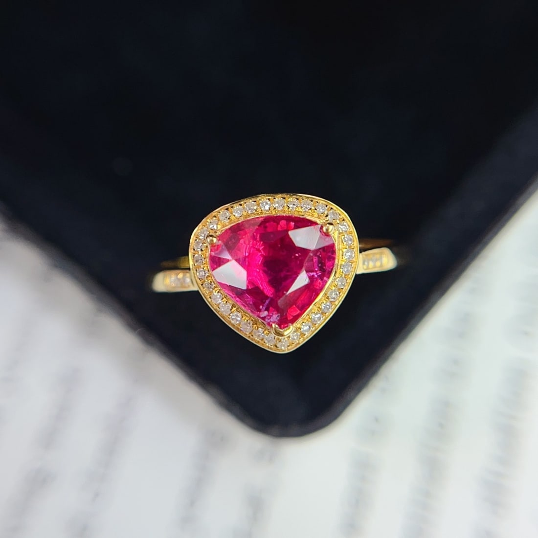 14k Gold 1.30 Ct Natural Ruby & Diamond Ring: Ref:231124229 // gold content:14k gold // ring size:7. 25us // // main gemstone:ruby // shape:pear // carat weight:1. 30ct // color:red // treatment:natural // // adjacent gemstone 2 : diamond // numb