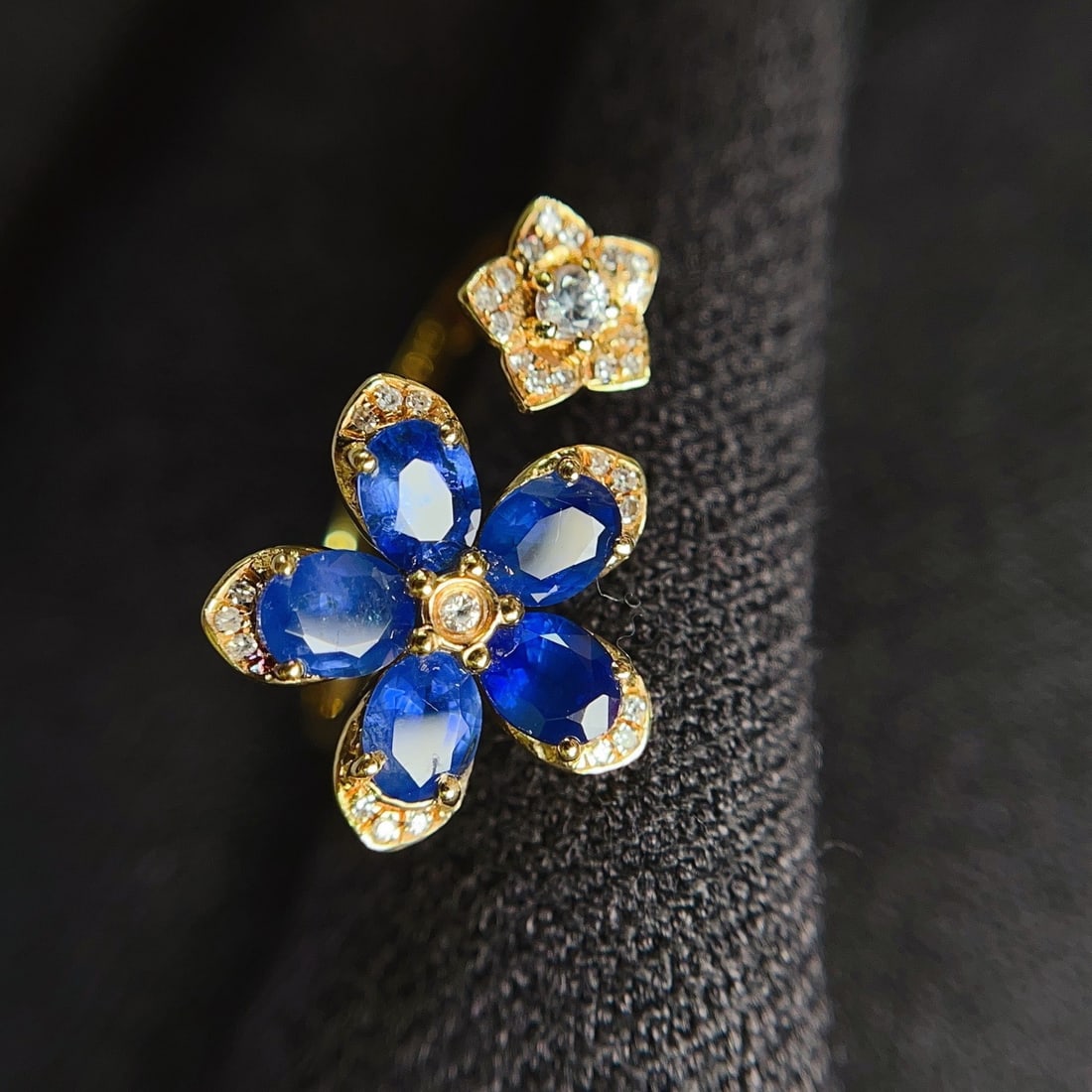 14k Gold 2.00 Ct Natural Sapphire & Diamond & Sapphire Ring - 4