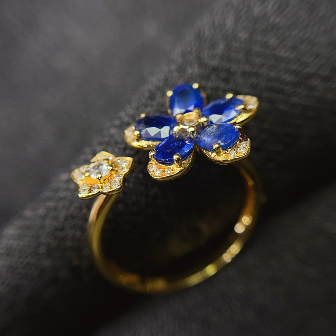 14k Gold 2.00 Ct Natural Sapphire & Diamond & Sapphire Ring - 5