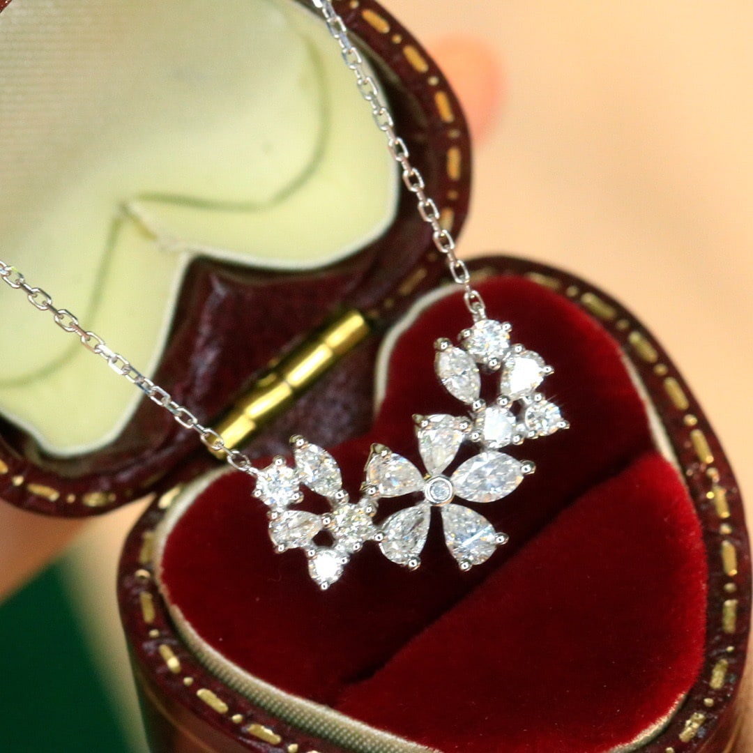 14k Gold 0.75 Ct Natural H Diamond Necklace: Ref:231124318 // gold content:14k gold // main gemstone:diamond // shape:multiple // carat weight:0. 75ct // clarity grade:vs-si // color:h // treatment:natural // High Estimate: 5300Low Estimate: