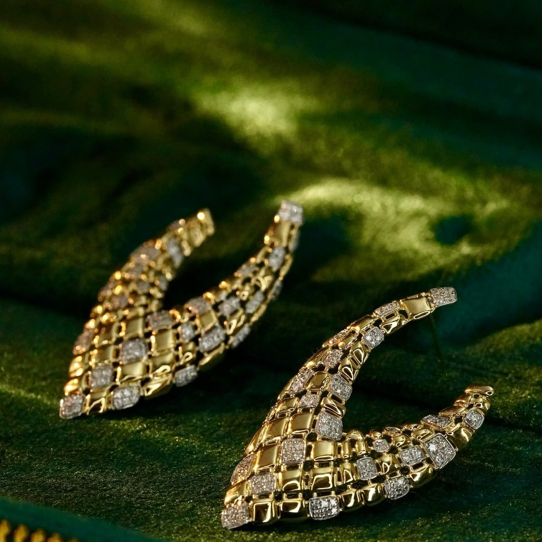 14k Gold 0.8 Ct Natural H Diamond Earrings: Ref:231124322 // gold content:14k gold // main gemstone:diamond // shape:round // carat weight:0. 8ct // clarity grade:vs-si // color:h // treatment:natural // cut grade:g // Condition: NewLow