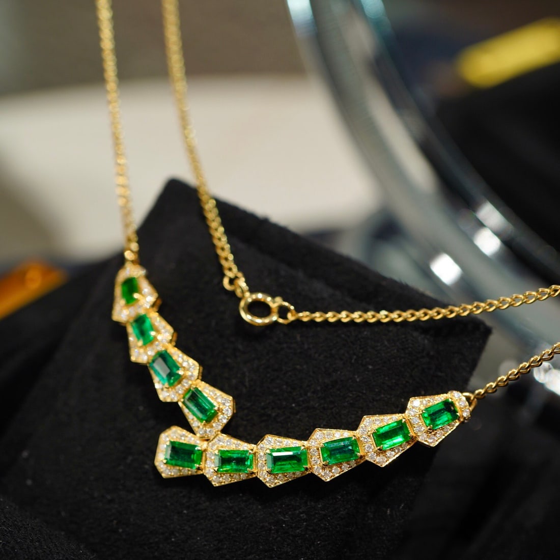 14k Gold 3 Ct Vivid Green Natural Emerald & Diamond Necklace - 2