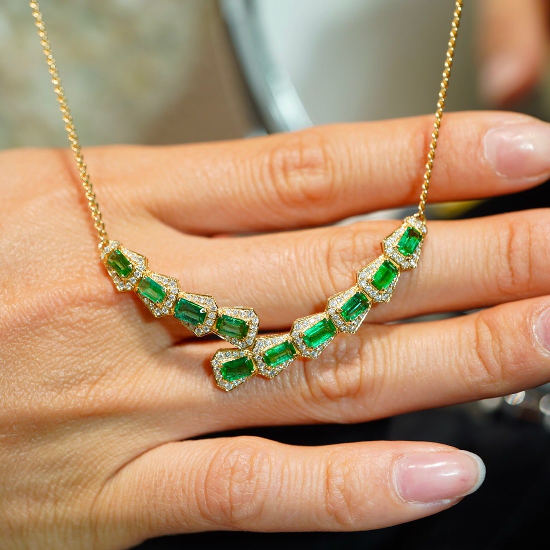 14k Gold 3 Ct Vivid Green Natural Emerald & Diamond Necklace - 3