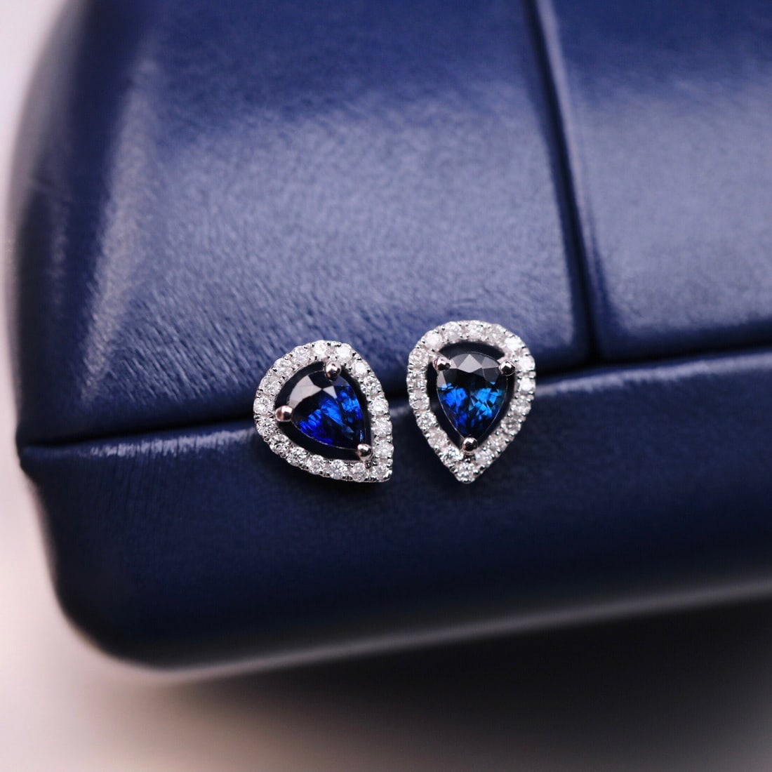 14k Gold 0.62 Ct Vivid Blue Natural Sapphire & Diamond Earrings: Ref:231124344 // gold content:14k gold // main gemstone:sapphire // shape:pear // carat weight:0. 62ct // color:vivid blue // treatment:natural // // adjacent gemstone 2 : diamond // shape:round //