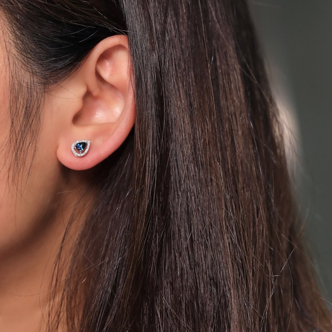 14k Gold 0.62 Ct Vivid Blue Natural Sapphire & Diamond Earrings - 4