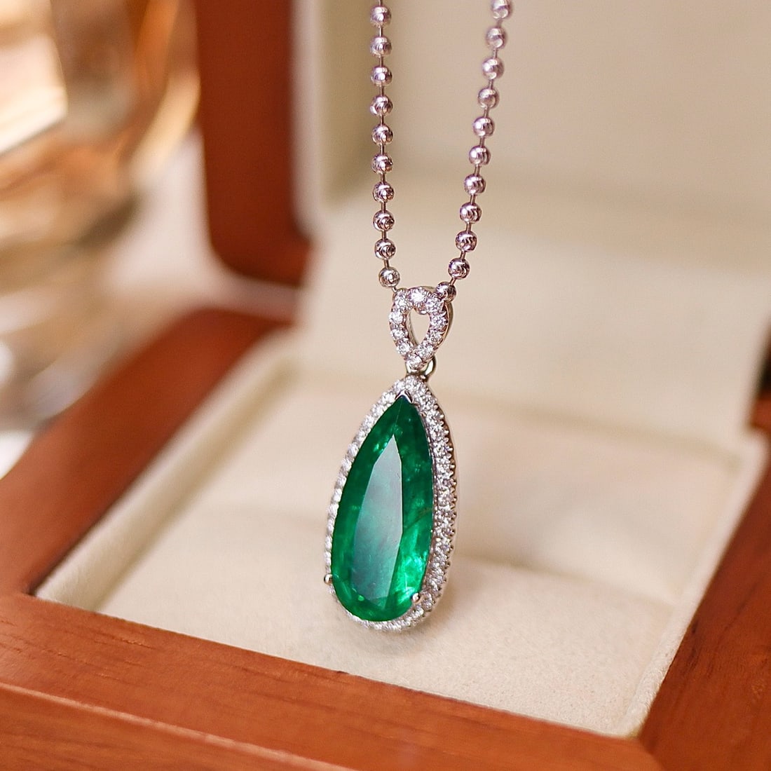 14k Gold 3.49 Ctw Vivid Green Natural Emerald & Diamond Pendant( Without Chain ): Ref:231124352 // gold content:14k gold // main gemstone:emerald // shape:pear // carat weight:3. 33ct // color:vivid green // treatment:natural // // adjacent gemstone 2 : diamond // shape:round //