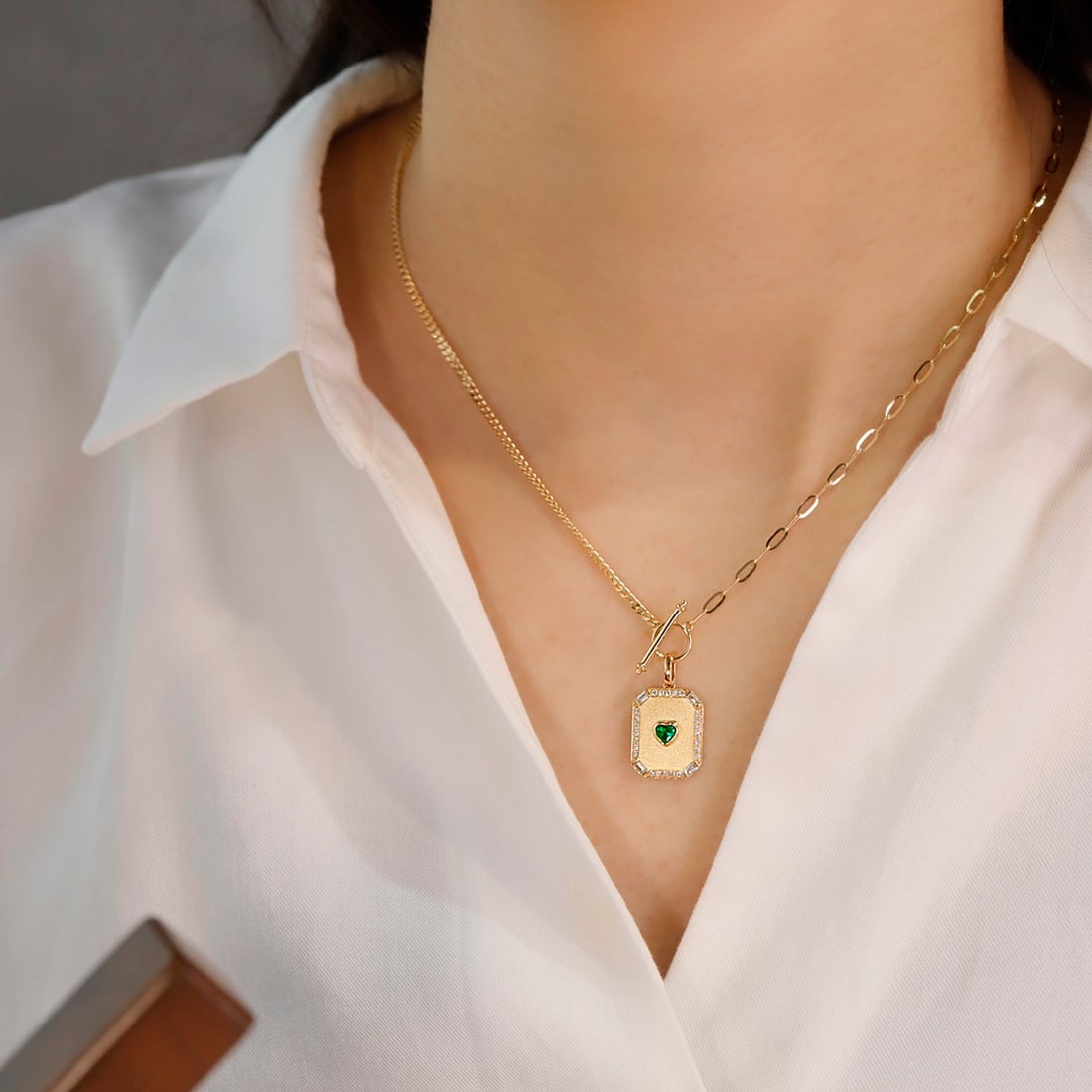 14k Gold 0.35 Ctw Vivid Green Natural Emerald & Diamond Necklace - 4