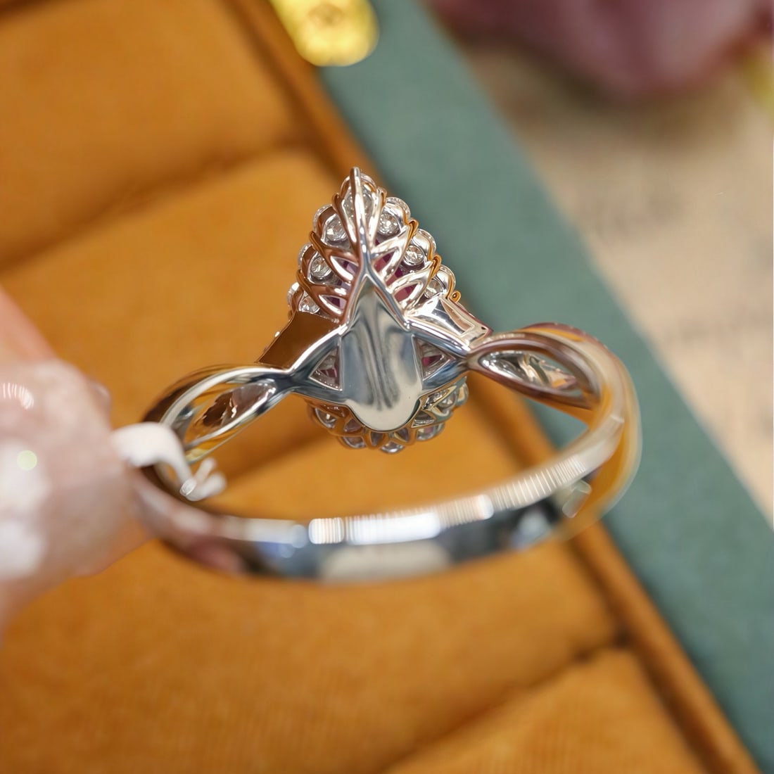 14k Gold 1.98 Ctw Natural Padparadscha Sapphire & Diamond Ring - 4