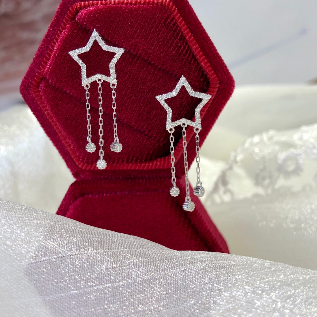 14k Gold 0.4 Ct Natural H Diamond Earrings: Ref:231124409 // gold content:14k gold // main gemstone:diamond // shape:round // carat weight:0. 4ct // clarity grade:vs-si // color:h // treatment:natural // cut grade:g // Condition: NewLow