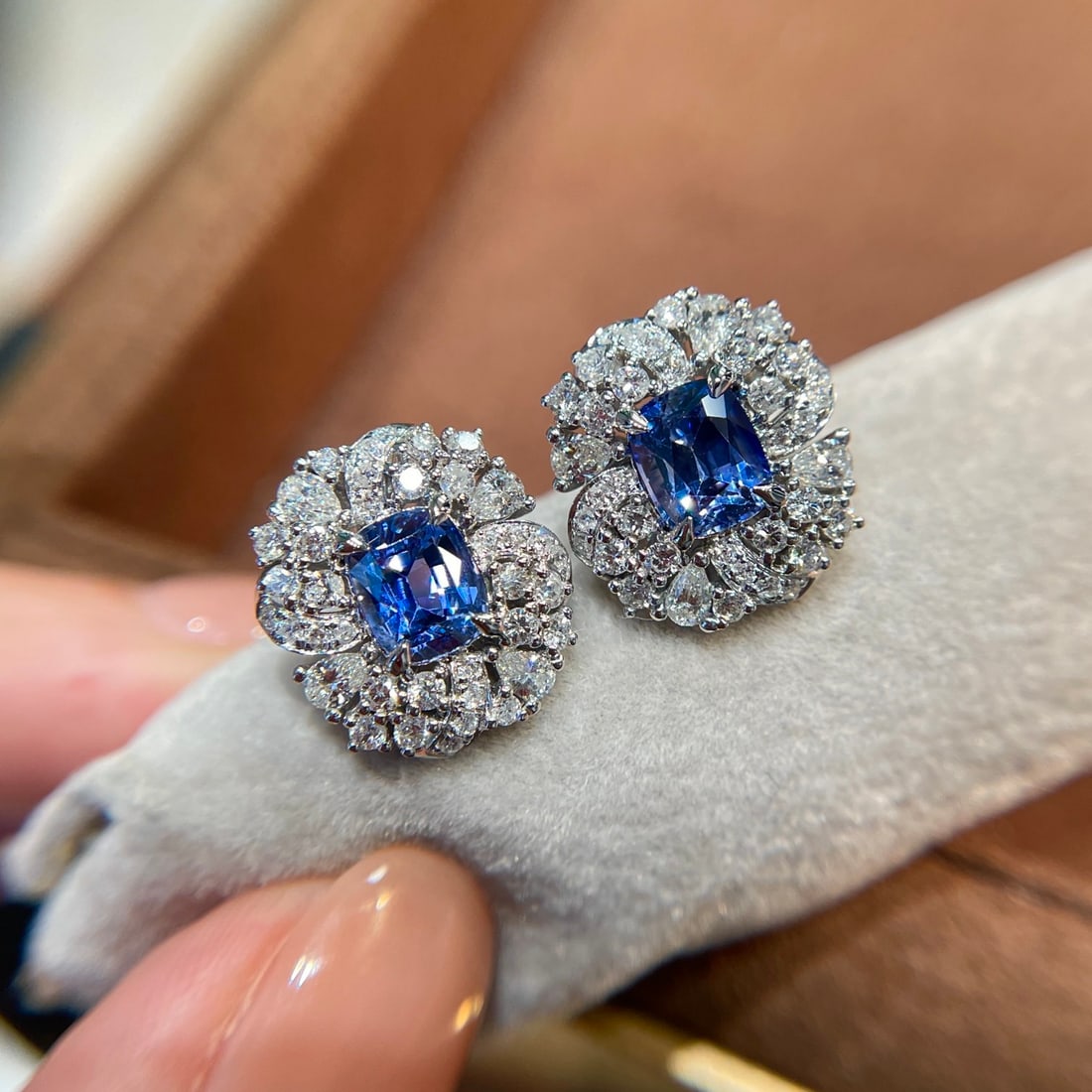 14k Gold 2.00 Ct Natural Sapphire & Diamond Earrings - 3