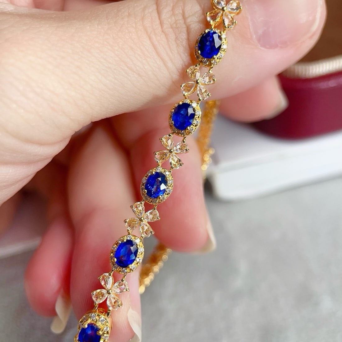 14k Gold 3.84 Ctw Vivid Blue Natural Sapphire & Sapphire Bracelet: Ref:231124415 // gold content:14k gold // main gemstone:sapphire // shape:oval // carat weight:2. 67ct // color:vivid blue // treatment:natural // // adjacent gemstone 2 : sapphire // shape:pear // ca