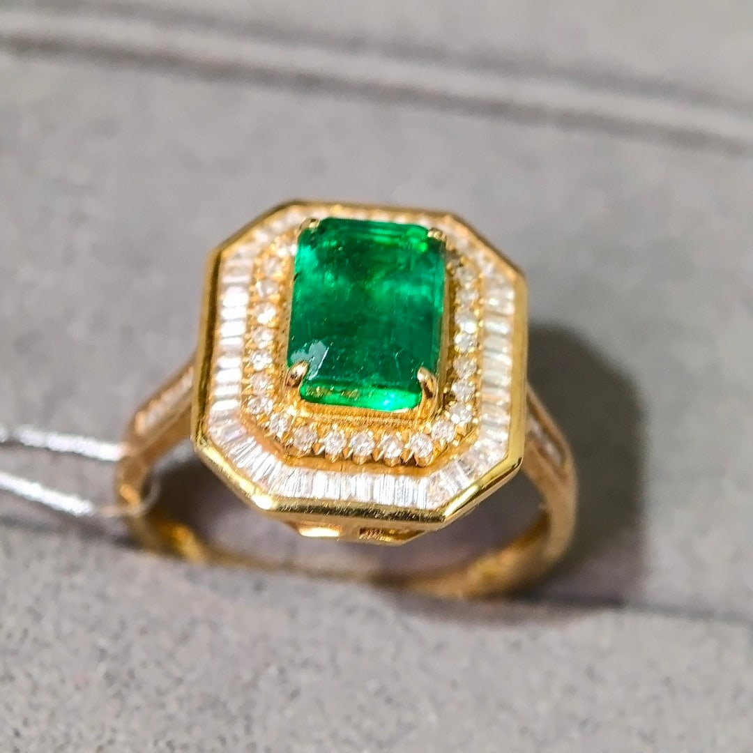14k Gold 2.84 Ctw Vivid Green Natural Emerald & Diamond Ring - 4