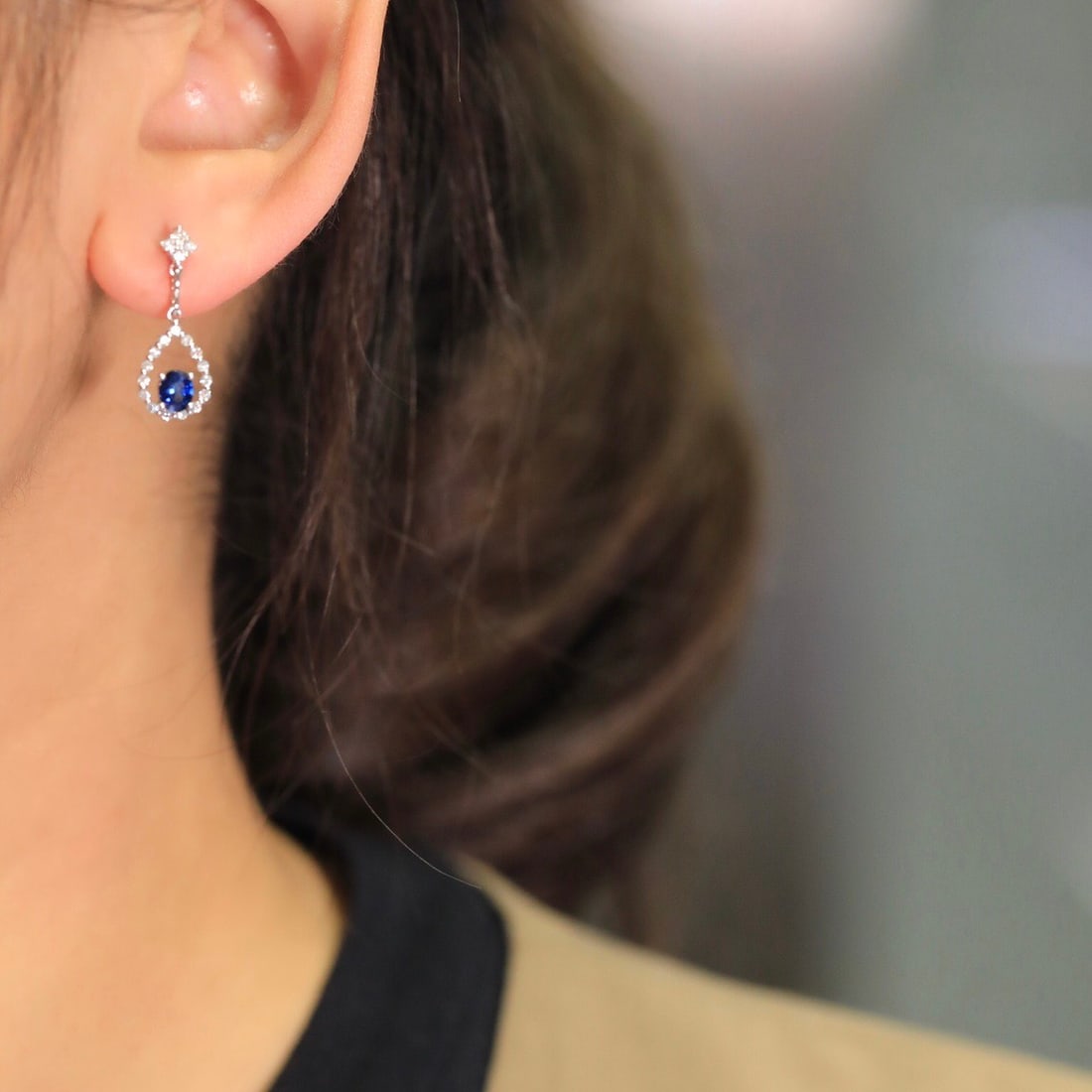 14k Gold 0.78 Ct Vivid Blue Natural Sapphire & Diamond Earrings - 3