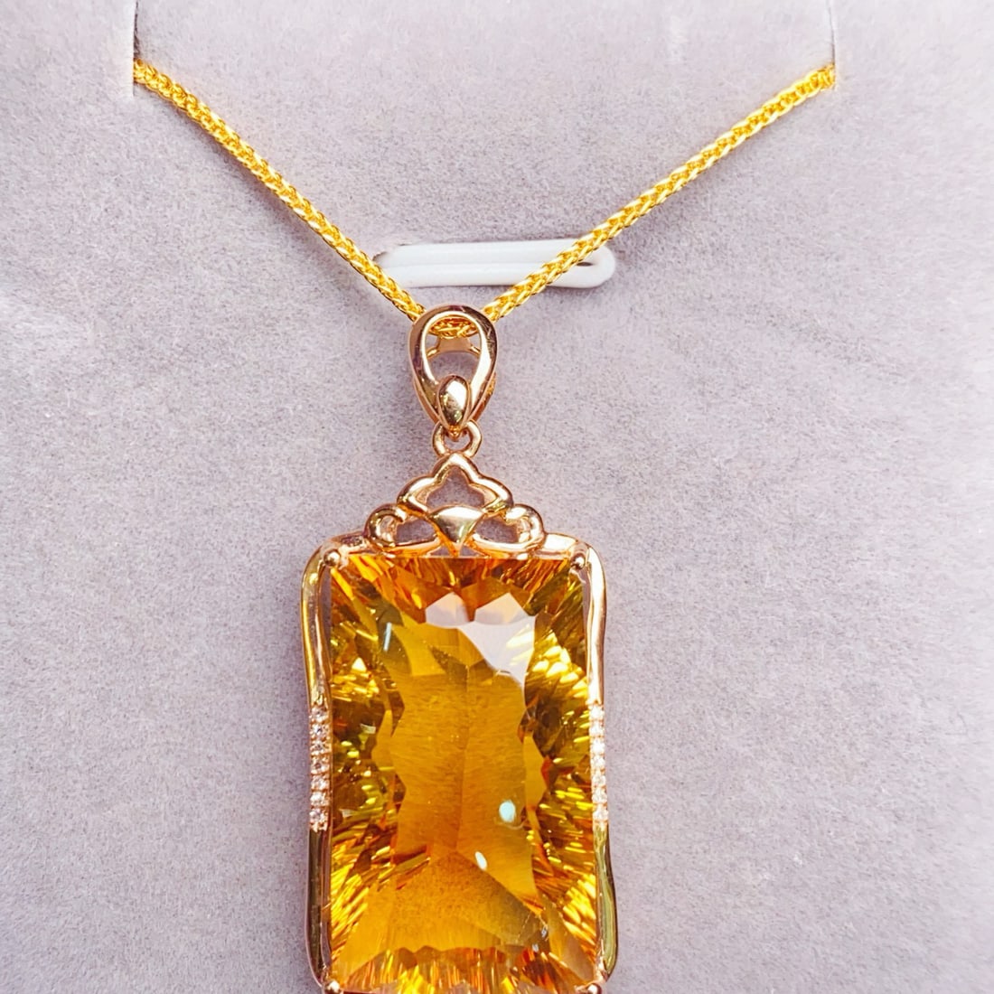 14k Gold 23.19 Ctw Natural Citrine & Diamond Pendant( Without Chain ): Ref:231067098 // gold content:14k gold // main gemstone:citrine // shape:cushion // carat weight:23. 15ct // color:yellow // treatment:natural // // adjacent gemstone 2 : diamond // number of