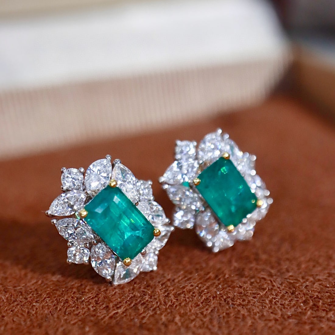 14k Gold 2.32 Ctw Natural Emerald & Diamond Earrings - 6