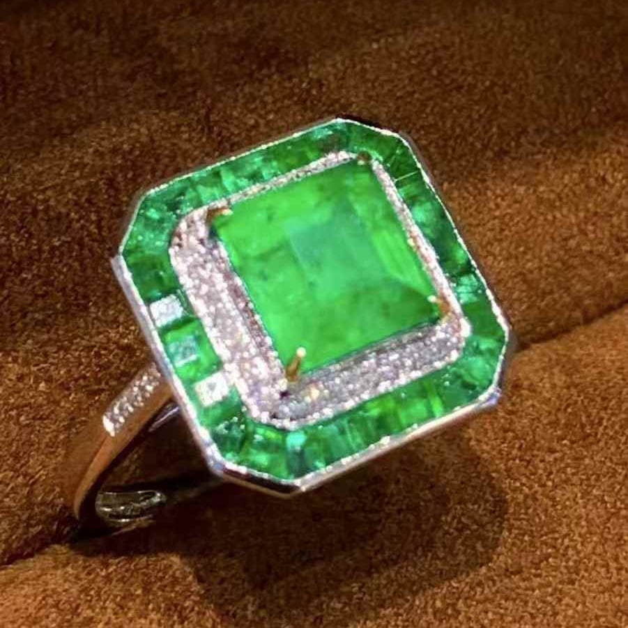 14k Gold 3 Ct Vivid Green Natural Emerald & Diamond Ring - 2